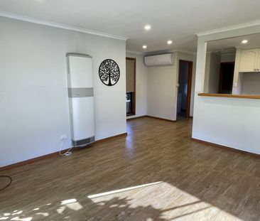 This charming brick unit is perfect for those seeking a low-mainten... - Photo 1