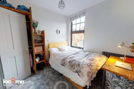3 bedroom flat to rent - Photo 2