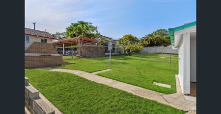 Neat and tidy home in excellent location - Photo 3