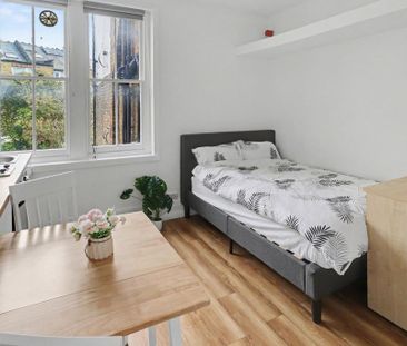 Studio to rent - Photo 1