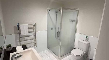 Furnished 2 Bedroom Apartment - Hamilton Central - Photo 5