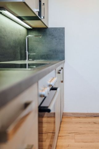 7. STOCK VON 7 I BLICK ÜBER GRAZ I LIFT I BADEWANNE I TOP SANIERT I ZENTRALE RUHIGE LAGE I MODERNE KÜCHE I ANLEGERWOHNUNG I SCHLOSSBERGBLICK I AB SOFORT I SEHR HELL I PROJEKT WOHNEN I - Photo 2