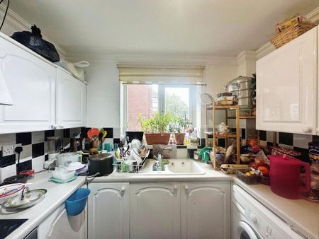 2 bedroom flat to rent - Photo 4