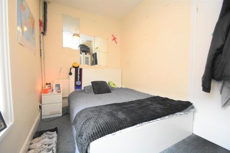 6 bedroom terraced house to rent - Photo 3