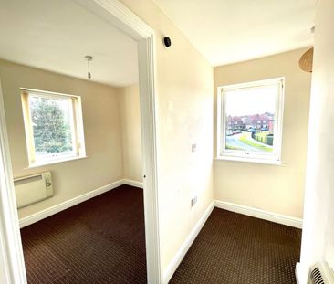 SPECTACULAR TWO BEDROOM FLAT IN THE STRIKING CITY OF WAKEFIELD!!! - Photo 4