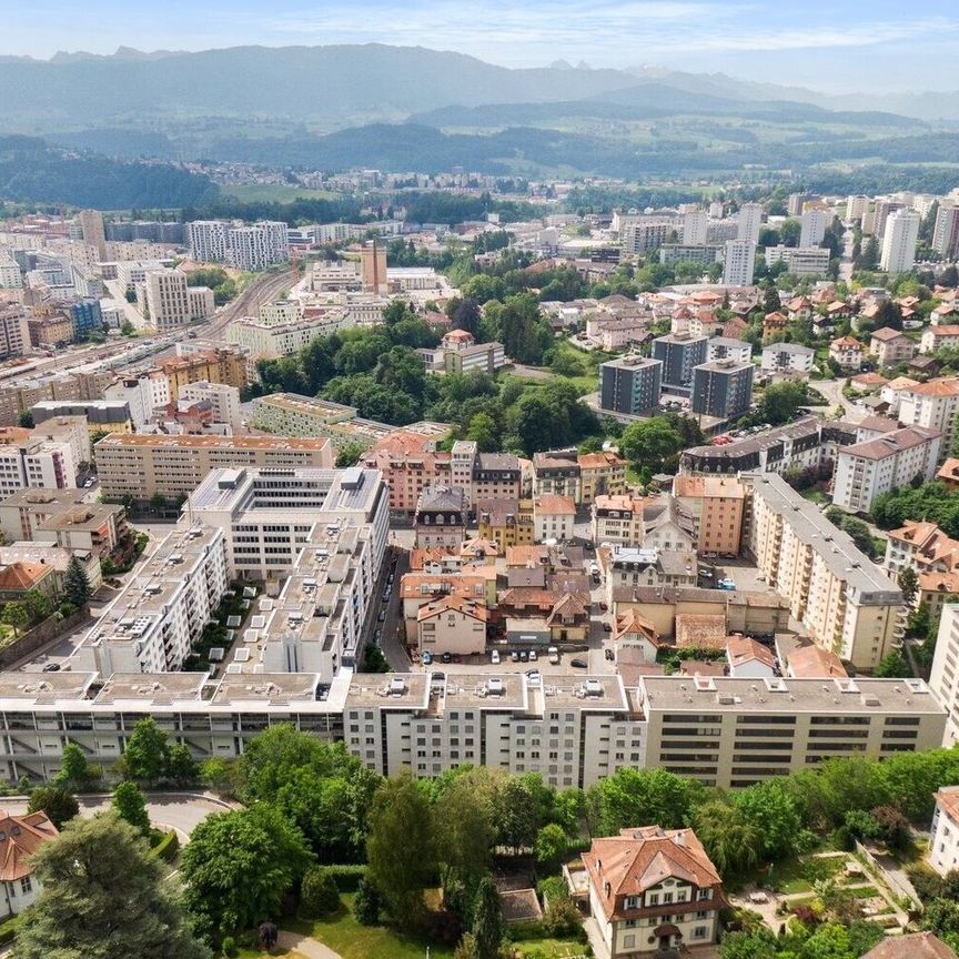 CHARMANT APPARTEMENT de 4.5 pièces AU COEUR DE LA VILLE ! - Photo 2