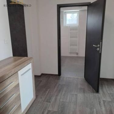 Prenájom 2-izbového bytu v blízkom centre mesta Humenné. - Photo 1