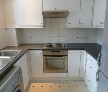 Albany Gardens, Colchester - Photo 3