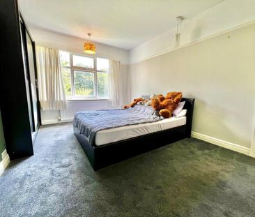 4 bedroom semi-detached house to rent - Photo 4