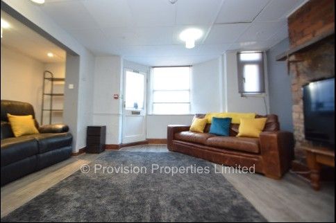 8 Bedroom Student Properties in Hyde Park - Photo 1