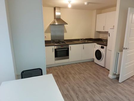 2 bedroom flat to rent - Photo 3