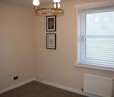 IMMACULATE 2 BEDROOM FLAT – BROCHTIE COURT, BROUGHTY FERRY - Photo 3