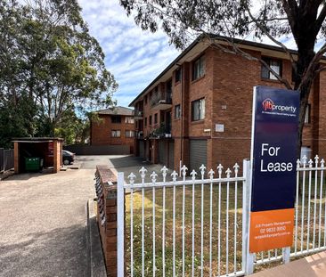 Huge Open plan, Only a short walk to Westfields shopping centre. - Photo 6