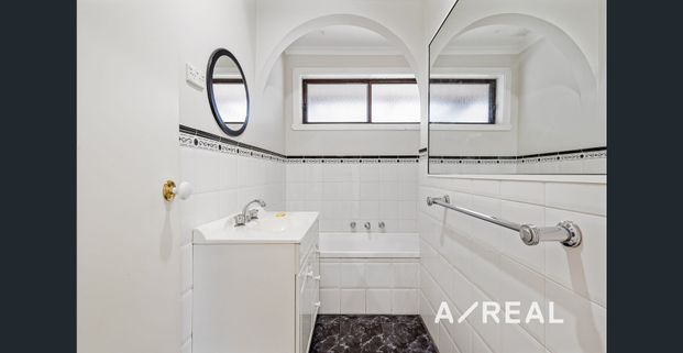 Comfortable & Convenient Living – 3 Bedrooms, Great Location - Photo 1