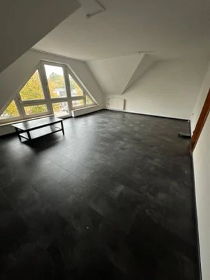 Gemütliche, helle 3-Zimmer-Wohnung in zentraler Lage mit vielen Einkaufsmöglichkeiten im Ortsteil Heppens! - Foto 1