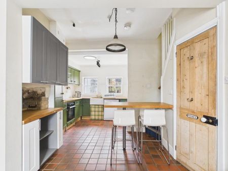 2 bedroom end of terrace house to rent - Photo 3