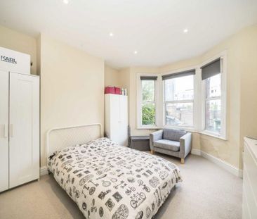 3 bedroom flat to rent - Photo 2