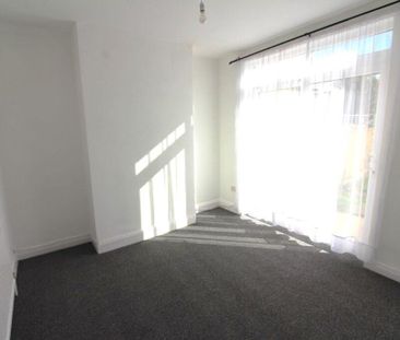 3 bedroom end of terrace house to rent - Photo 5