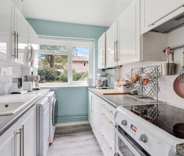 3 bedroom flat to rent - Photo 1