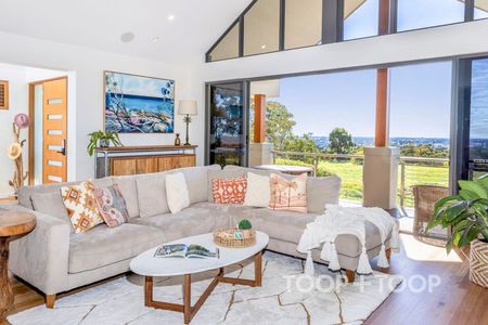 Luxurious Family Home - Pool service and gardening all included - Photo 2