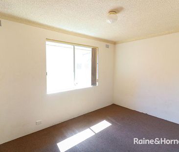 2 Bedroom Unit in Great Central Location! - Photo 4