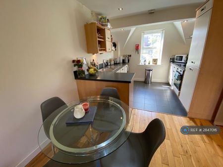 2 bedroom flat to rent - Photo 5