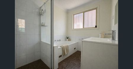 Spacious 3 Bedroom Home with Separate Living & Dining Areas in Prime Cabramatta Location - Photo 5