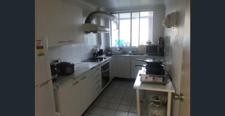 Look no further !!! Excellent location, very convenient, next to westfield shopping centre!!! - Photo 4