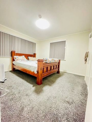 4 Bedroom Home next to RESERVE in PAPAKURA! - Photo 2