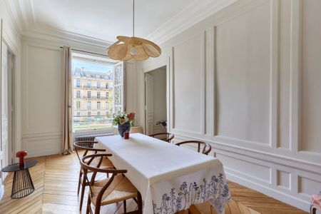 Location appartement, Paris 7ème (75007), 5 pièces, 119.7 m², ref 85418629 - Photo 2