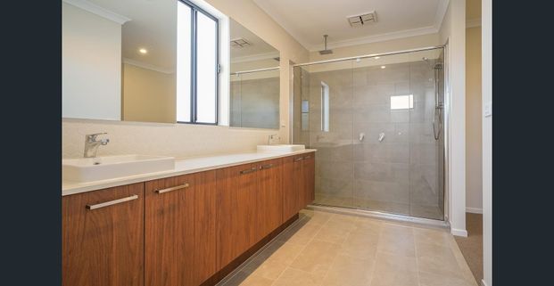 Stunning Family Home with Space For Everyone! - Photo 1