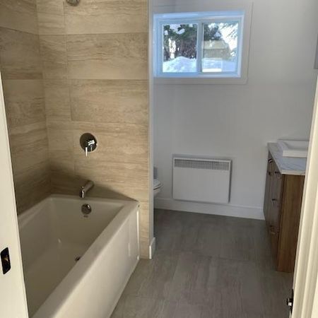 Très beau 4 1/2 Saint-Mélanie - Photo 3