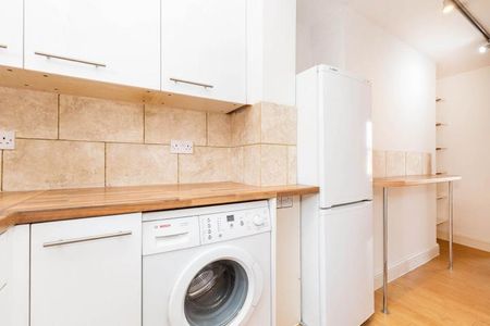 Located off the high street a 1 bedroom property close to Arsenal Station - Photo 4