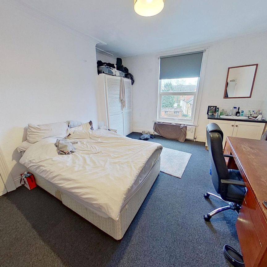 Buckingham Mount, Headingley - Photo 1