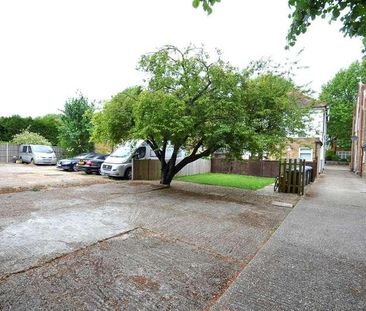 Avenue Road, Staines-upon-thames, TW18 - Photo 4