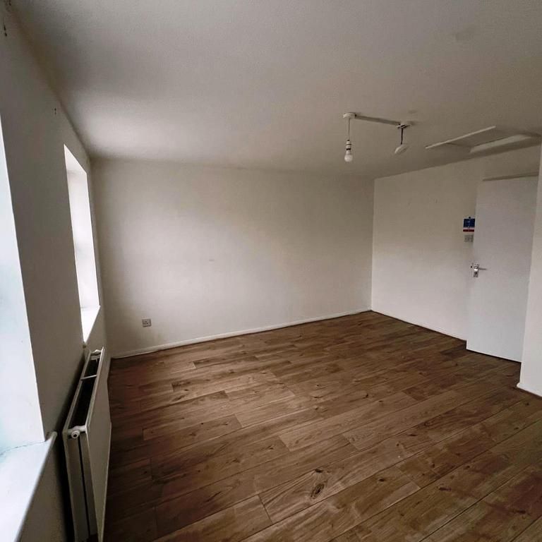 3 bedroom maisonette to rent - Photo 1