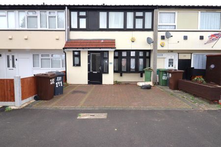 4 bedroom terraced house to rent - Photo 5