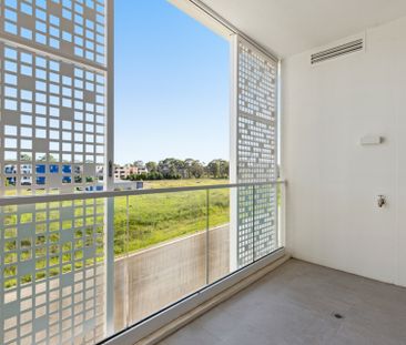 Modern Living with Private Courtyard in Babylon Rouse Hill - Photo 1