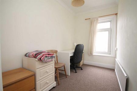 4 bedroom private hall to rent - Photo 4