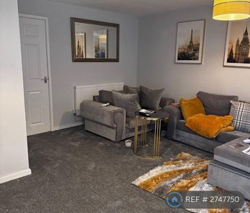 4 bedroom end of terrace house to rent - Photo 1