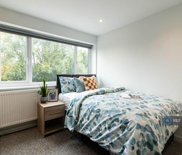 1 bedroom in a house share to rent - Photo 2