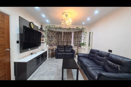 3 Bed Terraced House, Warden Avenue, HA2 - Photo 3