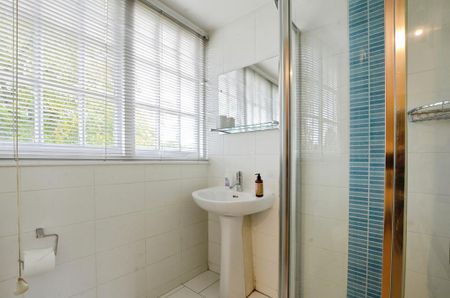 6 bedroom detached house to rent - Photo 4