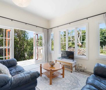 Character Filled Cottage - Photo 4