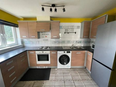 2 Bed Flat, Blackburn Way, TW4 - Photo 4
