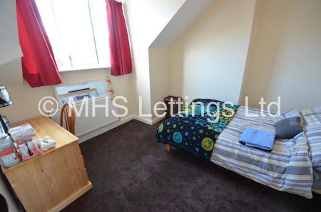 5 Bedroom Mid Terraced House for rent in Royal Park Avenue - Photo 2