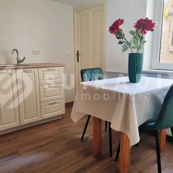 Apartament cu 3 camere | Ultracentral | Stradă pietonală | Curte cu grădină - Photo 1