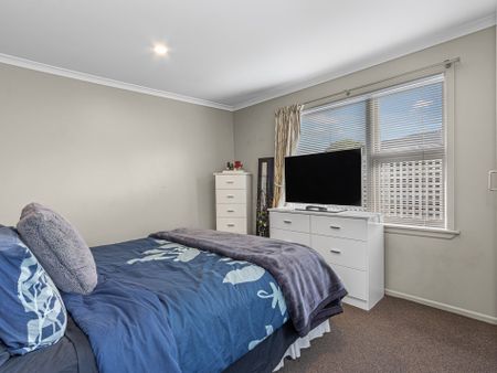 Walk To The City Centre - Photo 4