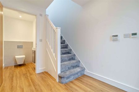 Semi-detached energy efficient home with driveway - Photo 2