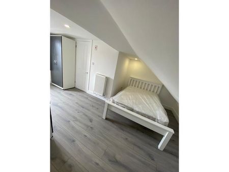 4 bedroom end of terrace house to rent - Photo 4